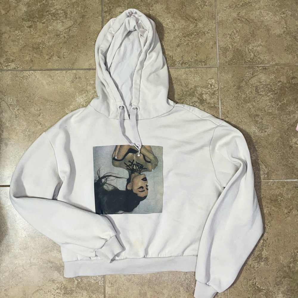 Divided H&M X Ariana Grande 2019 Grandaritour Crop Hoodie